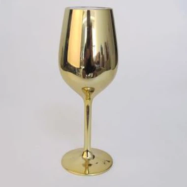 Plastové poháre na víno na párty